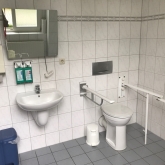behindertengerechte Toilette