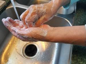 Händewaschen zur Verhinderung einer Covid 19 Infektion